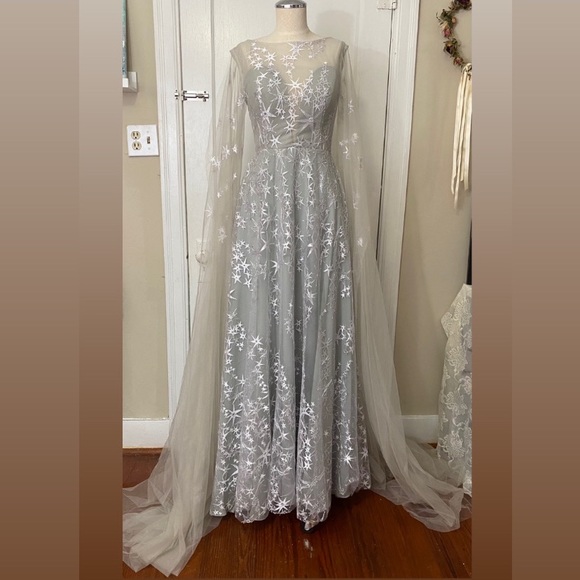 bridess Dresses & Skirts - Stunning NWT starry night celestial grey gown
